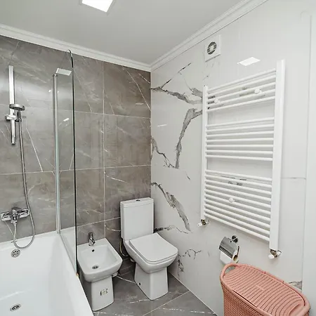 Cozy 2br Near Park! Chisinau