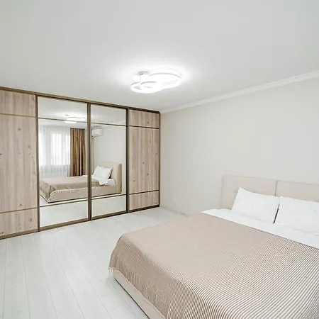 Cozy 2br Near Park! Apartment *