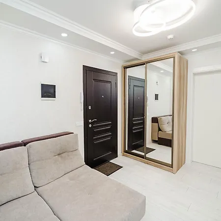 Cozy 2br Near Park! Apartment